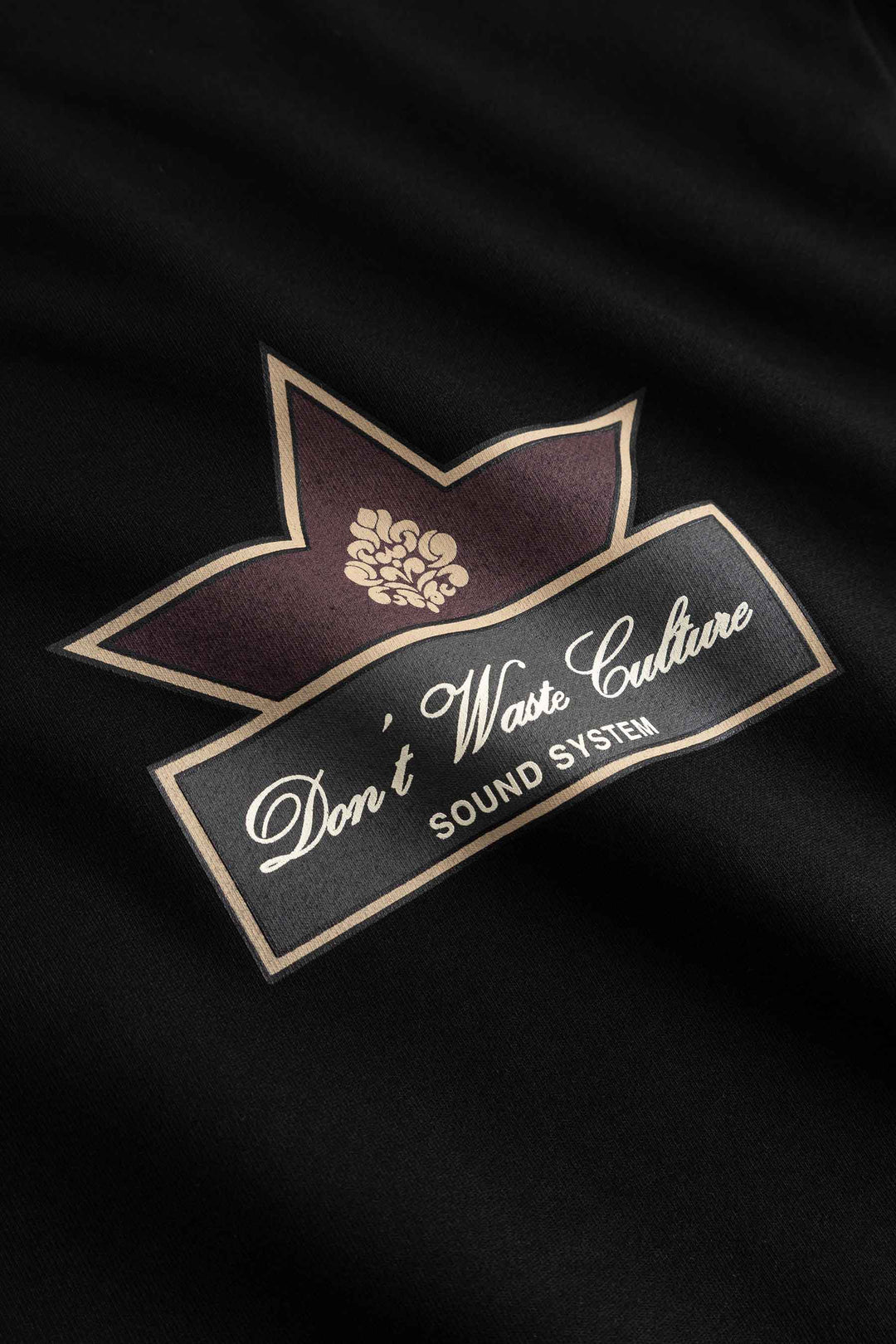 Niloa T-shirt | Black - Early access Don't Waste Culture